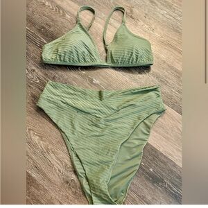 Green Textured Bikini Set
Arie set 
Xxl bottoms 
Xl top
